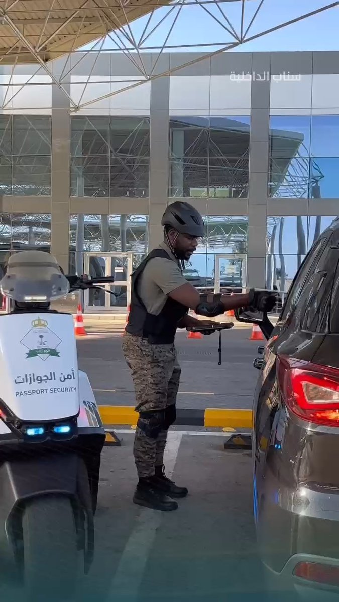 📹| الدراجات الكهربائية تعزز سرعة وكفاءة خدمات أمن #الجوازات_السعودية في جسر الملك فهد.