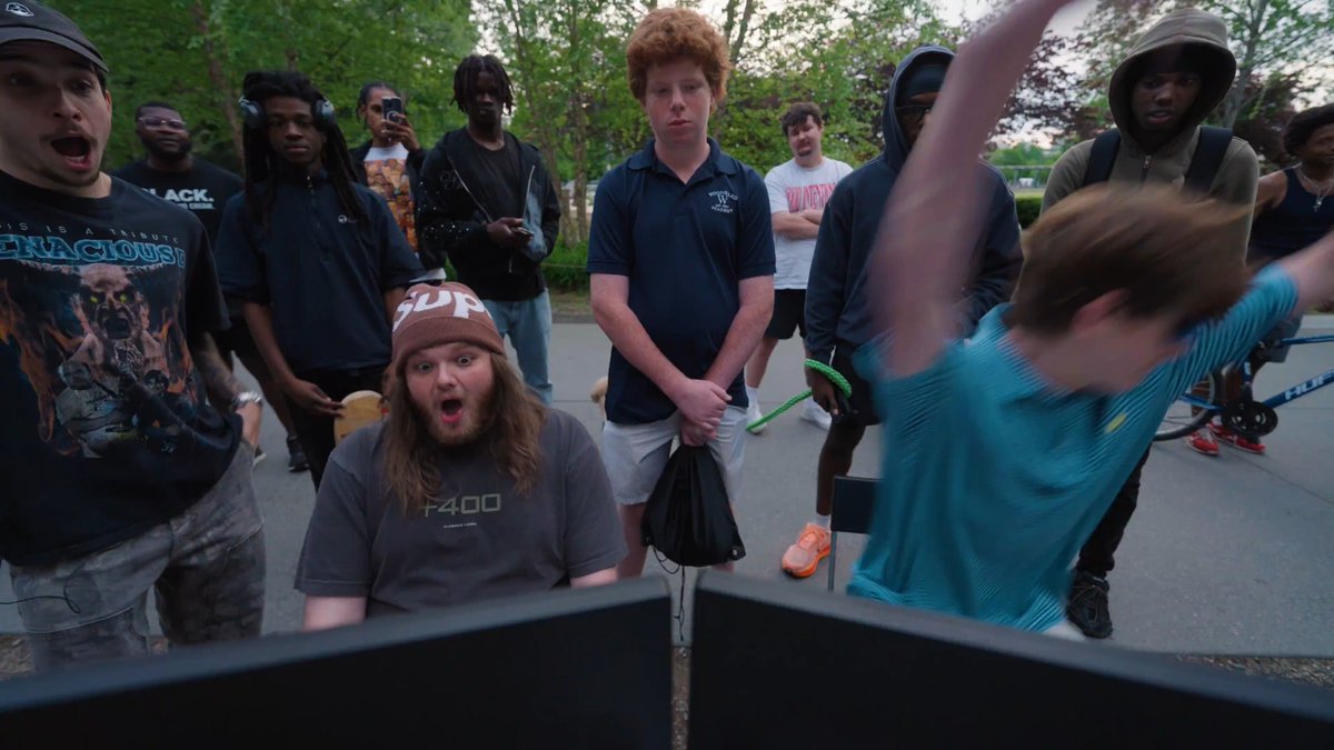we took our Xbox 360s outside to the Atlanta beltline to 1v1 strangers on MW2 Rust for cash think anyone won? full video on SoaR YT