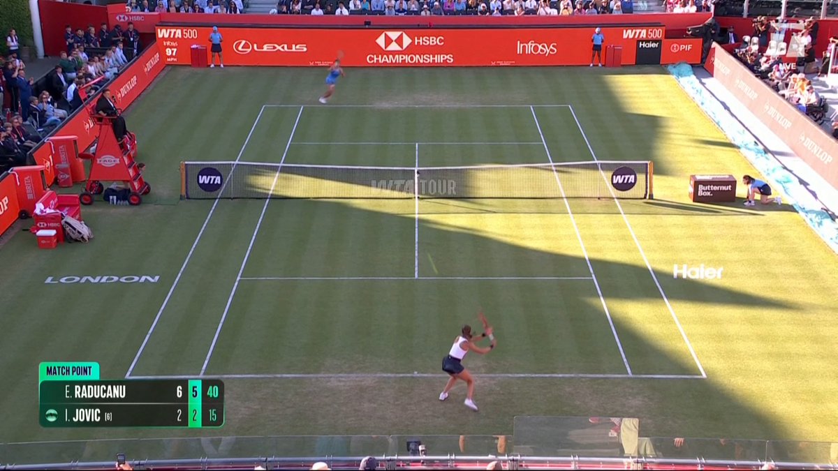 WHAT A MOMENT 🥹 Emma Raducanu takes out Iva Jovic 6-2, 6-2 to reach her third career final. This one is her first on home soil 🇬🇧 🌱 #HSBCChampionships