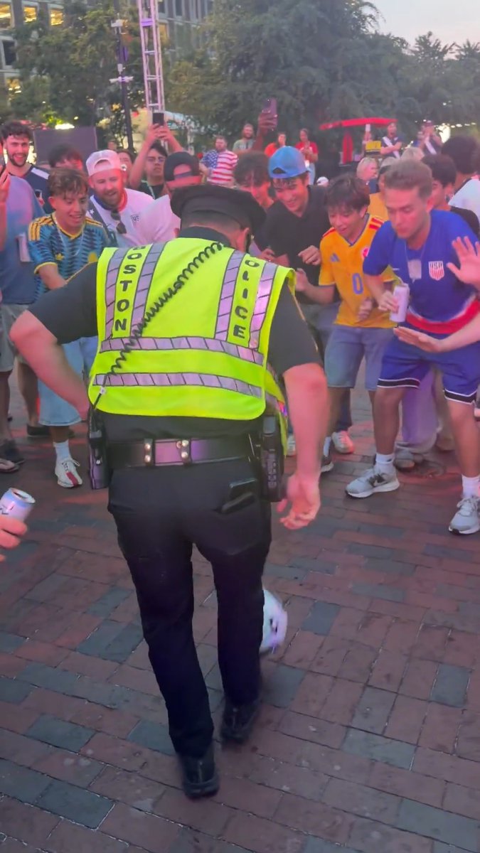 Only at the World Cup will you see a Police Officer doing kick-ups 😅 via Boston Police Dept.