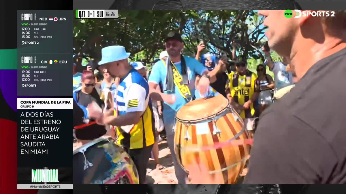 ¡ESTADOS UNIDOS BAILA AL RITMO CHARRÚA! 🎶🇺🇾 🥁 Tremendo banderazo con tambores de los hinchas de Uruguay a pocos días del debut frente a Arabia Saudita por el #MundialEnDSPORTS. #CopaMundialFIFA | #FIFAWorldCup 🎙️ #DSPORTSnoticias Lite