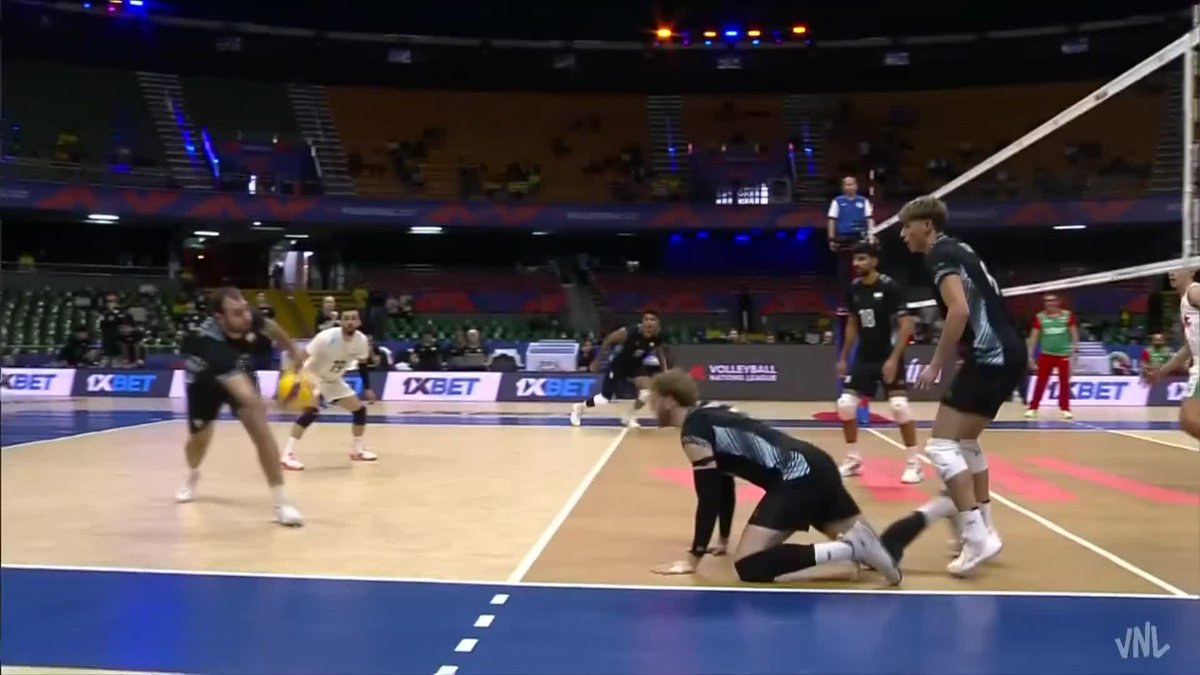 #VNL2026: ๐คฏ DE CECCO, HOW?! Another moment of pure genius from the Argentine captain ๐ฆ๐ท as Argentina battle Bulgaria ๐ง๐ฌ in Brasรญlia. โจ ๐บ LIVE on VBTV: ๐ #BePartOfTheGame #Volleyball