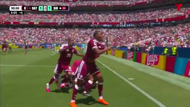 ¡QATAR EMPATA EL PARTIDO EN EL ÚLTIMO MINUTO! El capitán Boualem Khoukhi remata de cabeza dentro del área y consiguen su ¡Primer punto en un Mundial! Suiza no supo mantener la ventaja: ¡1-1!