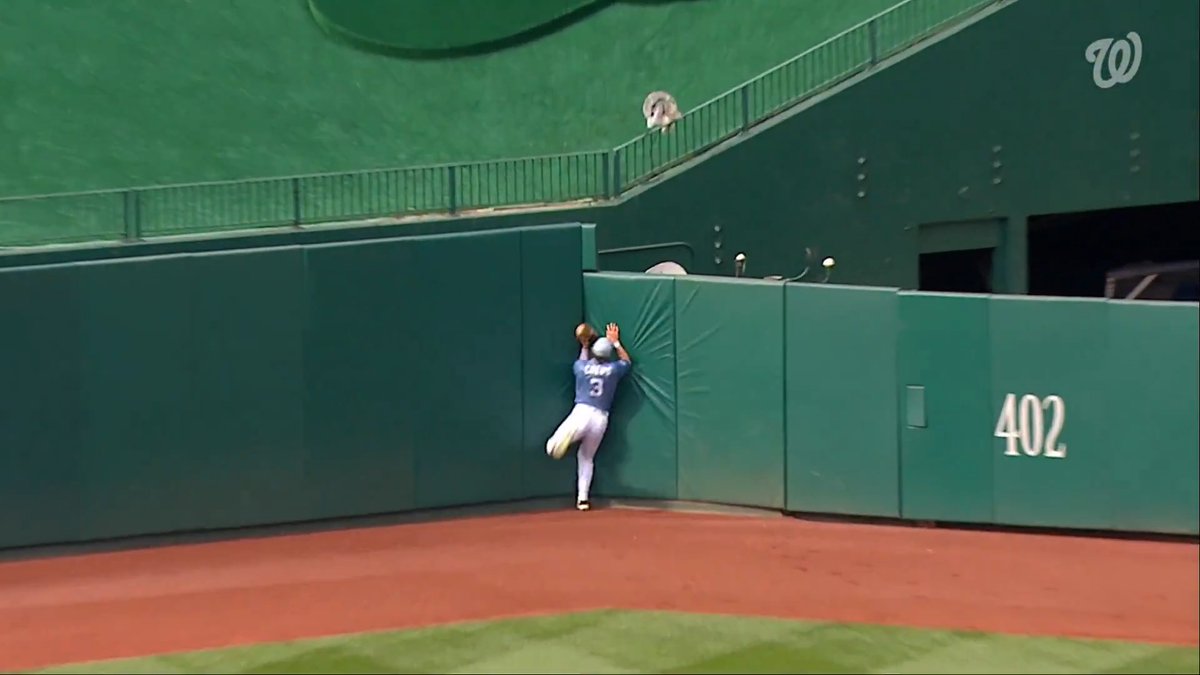 The reason to take Dylan Crews at 2 always revolved around the fact that he could stay in CF. Love seeing him show off his plus ability in the OF.
