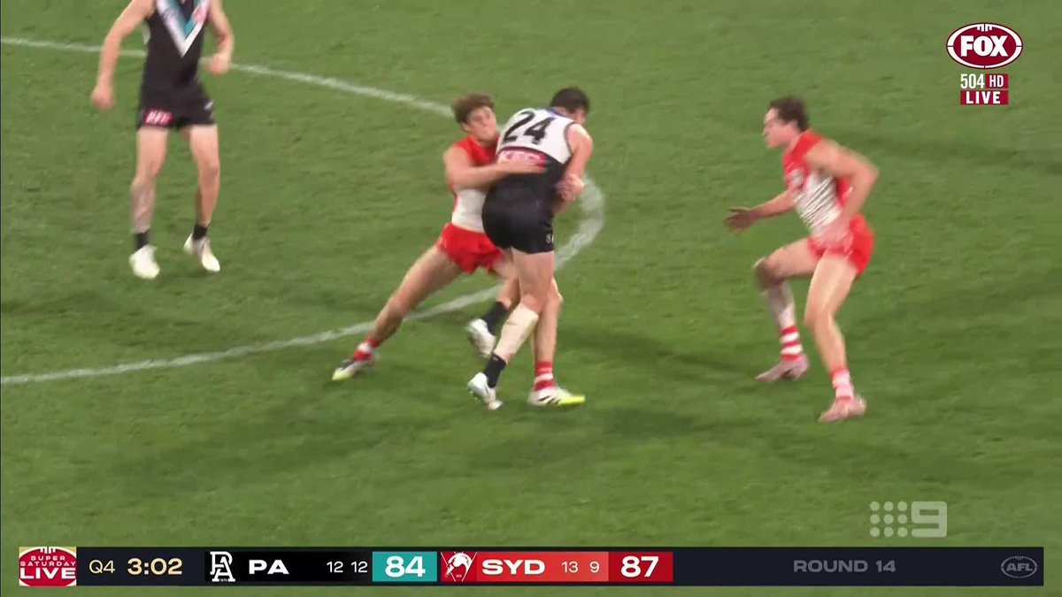 "I haven't seen that fight from him." The change in Charlie Curnow's game against Port that Lloydy loved to see 👏 #9AFLSFS | Watch on 9 & 9Now 🖥️