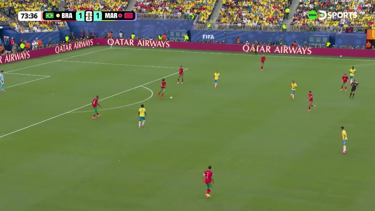 😳🇧🇷 En pleno partido de Brasil enfocaron a Speed MOSTRÁNDOLE SU FÍSICO A RONALDO.