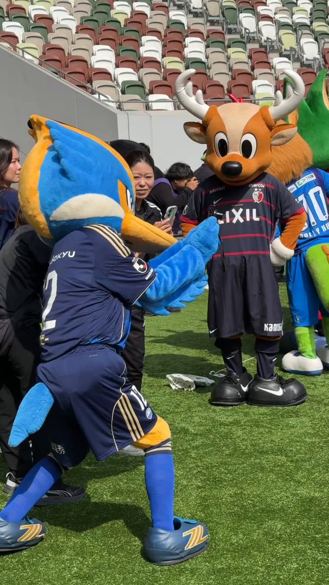 #ＪリーグオールスターDAZNカップ ゼルビーも1日お疲れさまでした✨💪 実はマイカメラで、おともだちのことを撮影していました📸😌 たくさんのおともだちに会えてよかったね🤝💙 カメラマンゼルビーの撮った写真は、後日公開するかも…？👀📷 #zelvia