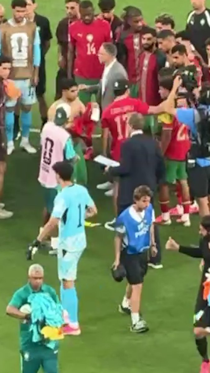Hakimi offre son maillot à Neymar 🇲🇦🤝🇧🇷