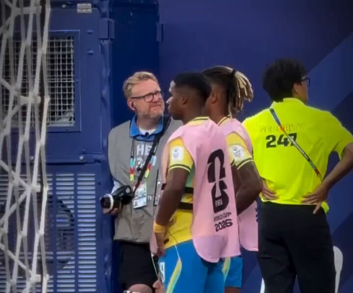 O momento em que Endrick soube que não entraria em campo! 📽️CazéTV