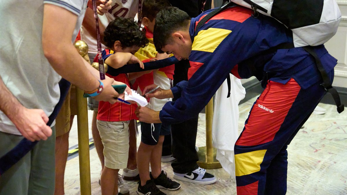 Atlanta abre sus puertas a una España que sueña en grande. Tras un viaje de poco más de dos horas, la Selección ha llegado al lugar donde debutará en la #CopaMundialFIFA. ℹ️ Más detalles: #VamosEspaña