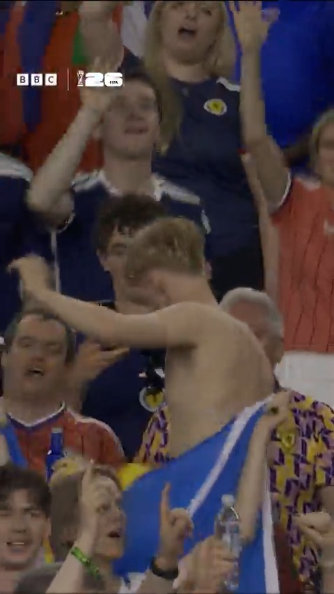 The scenes at full-time as the Tartan Army celebrate victory over Haiti. Scotland are top of Group C on their return to the World Cup. 🏴 #BBCFootball #FifaWorldCup