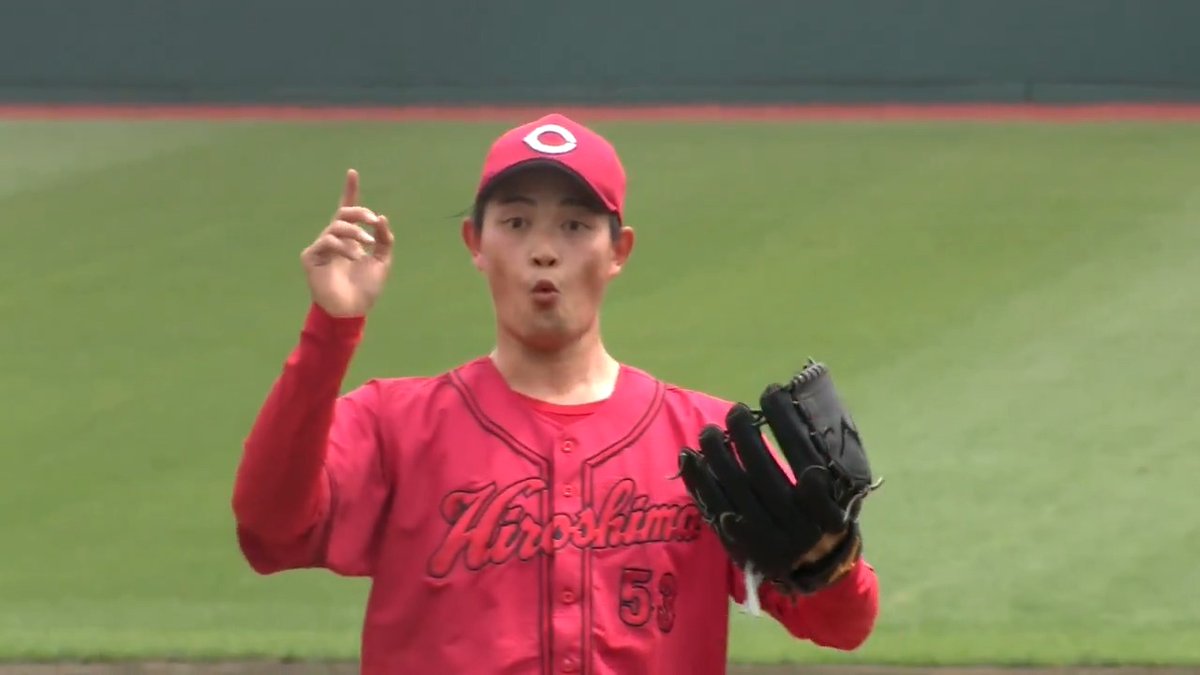 ファウルチップがまさかの方向に弾かれる👀👀 #持丸泰輝 のナイスキャッチに #岡本駿 も思わずびっくり😲 #カープ #ベースボールLIVE で配信中[初月無料]