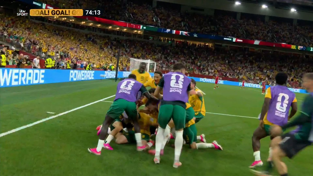 Connor Metcalfe hits one from distance to double Australia's lead 🔥