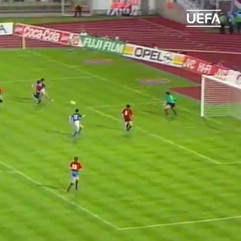 #OnThisDay @ #Euro88 The late great Gianluca Vialli scored the only goal as Italy defeated Spain 1-0 in Group One This was Vialli's only major tournament goal for the Azzurri 🙏