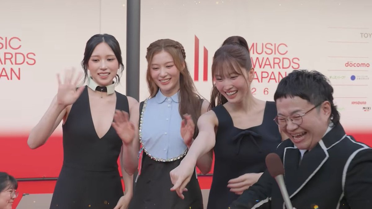 MISAMO trying to quickly get through the reporter's interview because they were excited to go see their friend Haruna Kondo