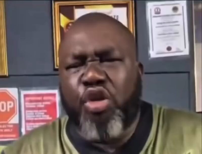 Me I am an Igbo man, today I am an igbo man, tomorrow I am Igbo man in my next life I will be Igbo man. ~~~~~~ Asabuja. Who provoked the general himself 😂.