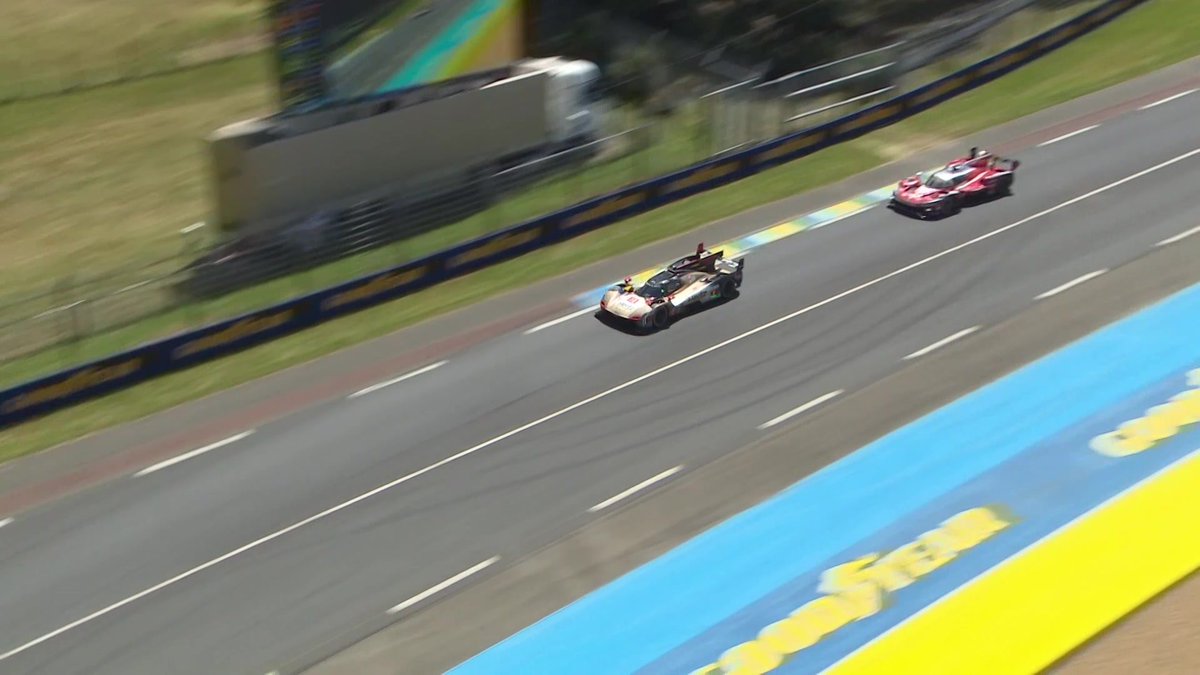 There's less than a second between the first two cars! Superb tussle between the Cadillac #12 and the Toyota #8 for the lead!