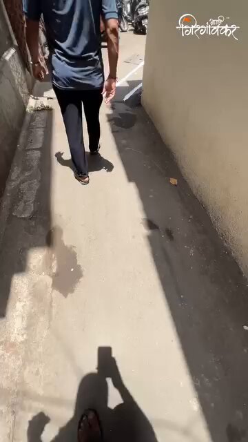 वरवर दिसतोय तेवढा हा सोपा विषय वाटत नाही. याच्या मागे काहीतरी योजना आखली जात आहे. इतके वर्षापासून अशा प्रकारची कृत्य काय झाली नाही तरी आत्ताच एकदम सगळीकडे का केले जाते. घाटकोपर,दादर आता गिरगाव विरोध होतो हे माहीत असूनही परत परत अशा प्रकारे ची गोष्ट करण्याची हिम्मत कशी होत आहे.