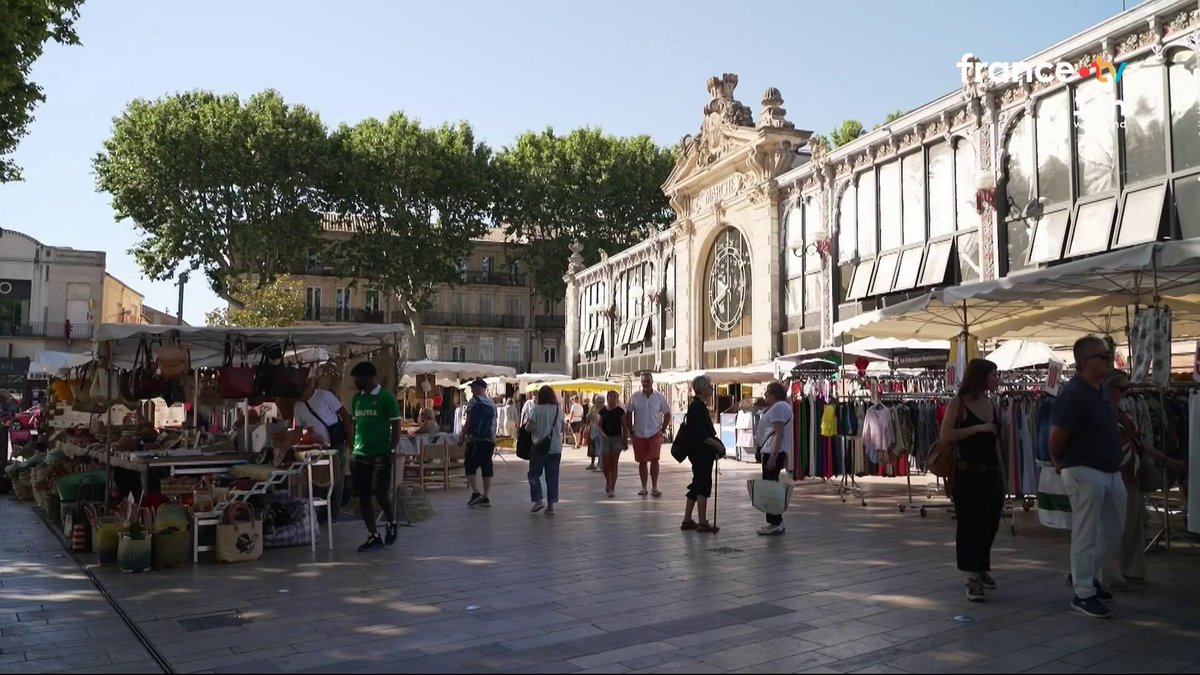 🔴 Malgré la hausse des températures, certaines communes interdisent de se promener torse nu, pieds nus ou en maillot de bain dans le centre-ville, comme à Narbonne où cela pourrait coûter jusqu'à 150 euros. Que dit précisément la loi ? #JT13H