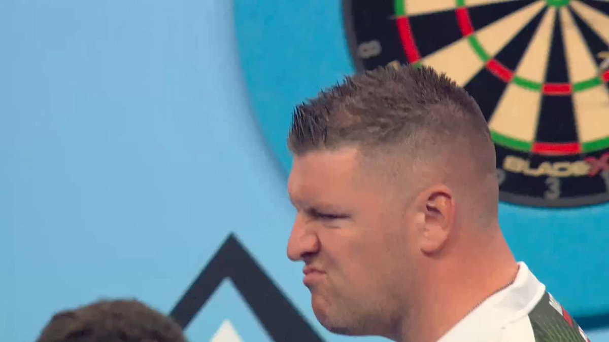 161 FOR GURNEY! Daryl Gurney puts Northern Ireland infront in this contest, as Superchin pins a spectacular 161 to lead Latvia 5-4! 📺 #WCOD26