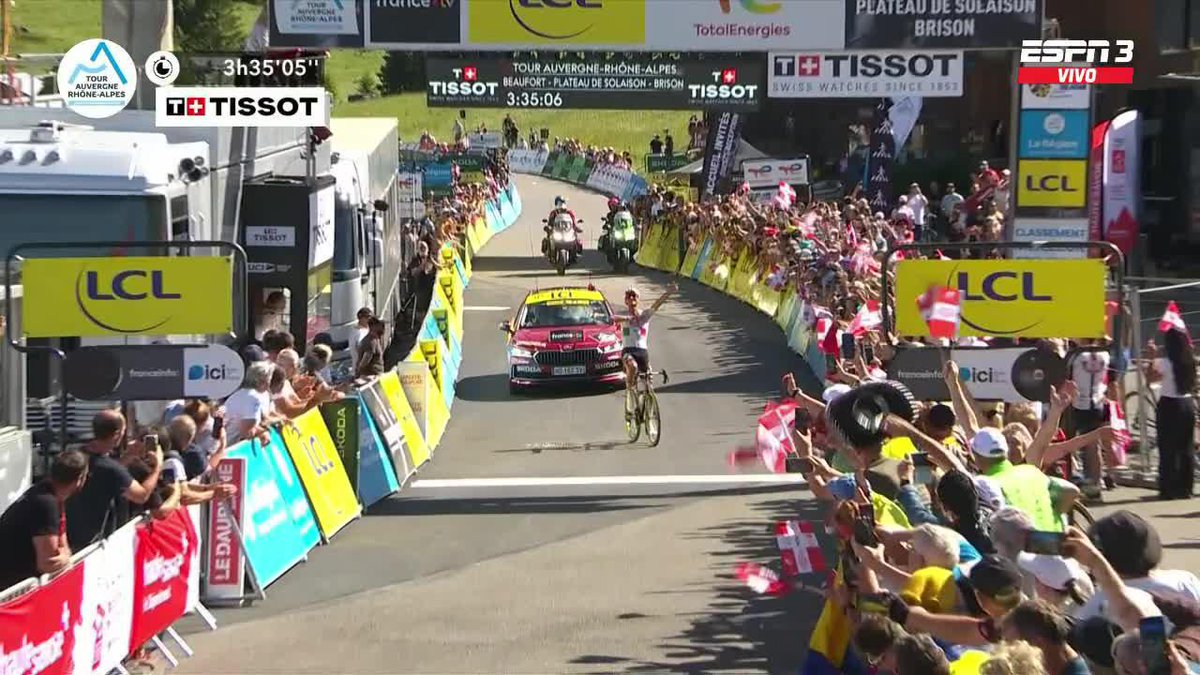 ¡ISAAC DEL TORO ES CAMPEÓN! 🐂🇲🇽 El mexicano ganó la etapa 8 y la clasificación general del Tour Auvergne Rhone-Alpes. Escuchen el relato de su triunfo en español 🥹