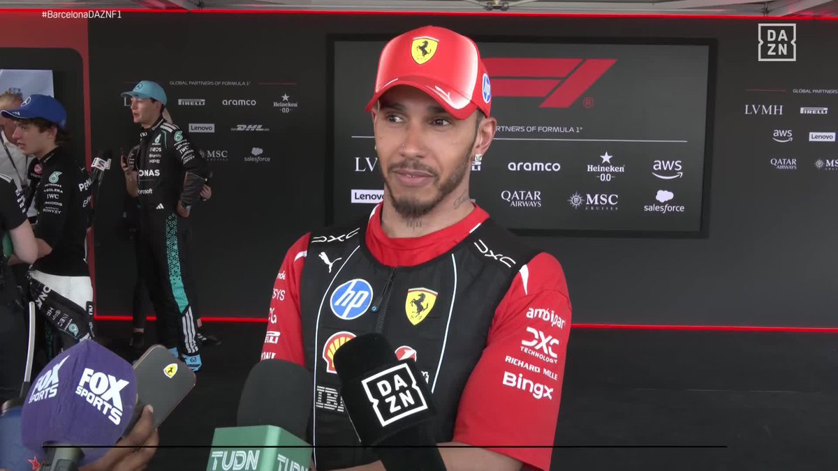 Hamilton se acuerda de cuando era niño y veía a Schumacher ganar. Ahora ha cumplido con su sueño 😍 "Desde que era niño viendo a Michael con el coche rojo... y ahora pilotarlo y ganar, no hay nada mejor" #BarcelonaDAZNF1 🇪🇸