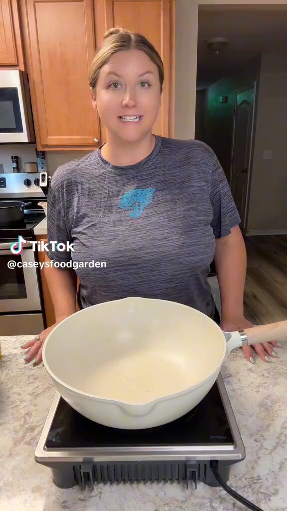 I don't know if I'd refer to this as "Million Dollar Spaghetti", as she did, but it definitely looks tasty. I'll be trying this. Seems to have some kind of lasagna feel to it.
