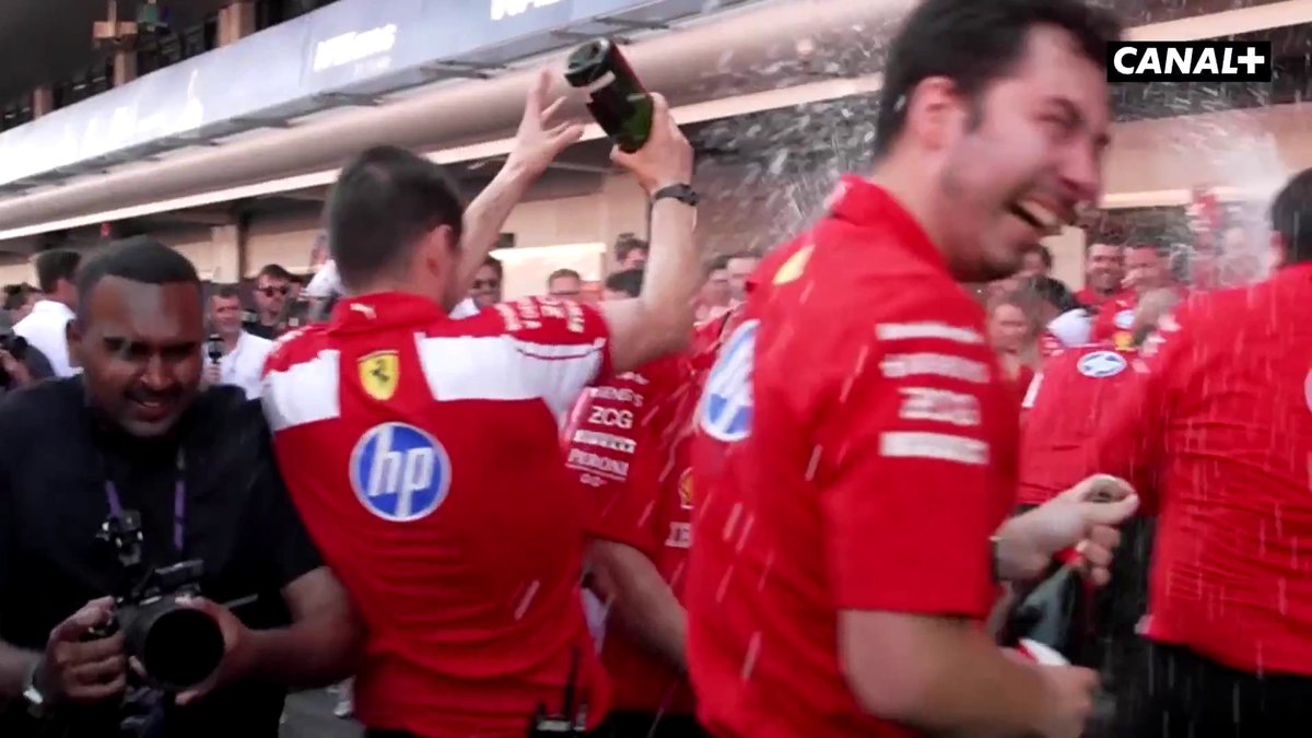 Ferrari célèbre la première victoire de Lewis Hamilton en rouge 😍🍾 #F1 #BarcelonaGP