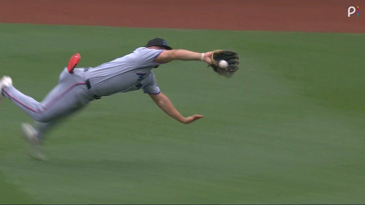 Jakob Marsee preserves the Miami Marlins lead with a terrific catch!