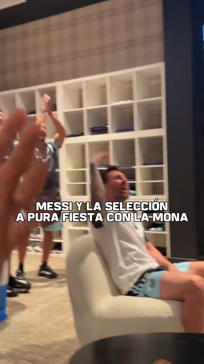 “BESO A BESO ME ENAMORÉ DE TI”. Toda la Selección cantando ayer. 😅🇦🇷