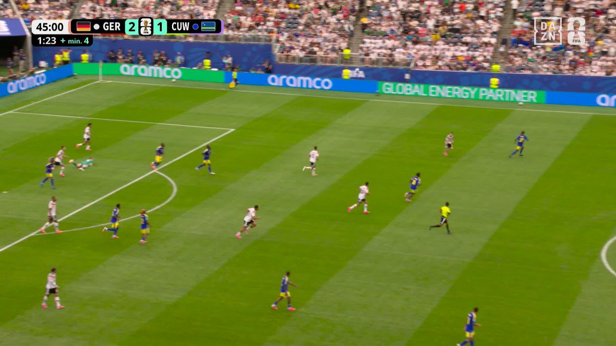 🗣️「肩つっよ!」 解説陣も思わず唸る... 40歳ノイアーの“爆肩”が発動⚡️ 🏆#FIFAワールドカップ グループE 🆚ドイツ×キュラソー 📱#DAZN ライブ配信中 #本気で楽しむならDAZN