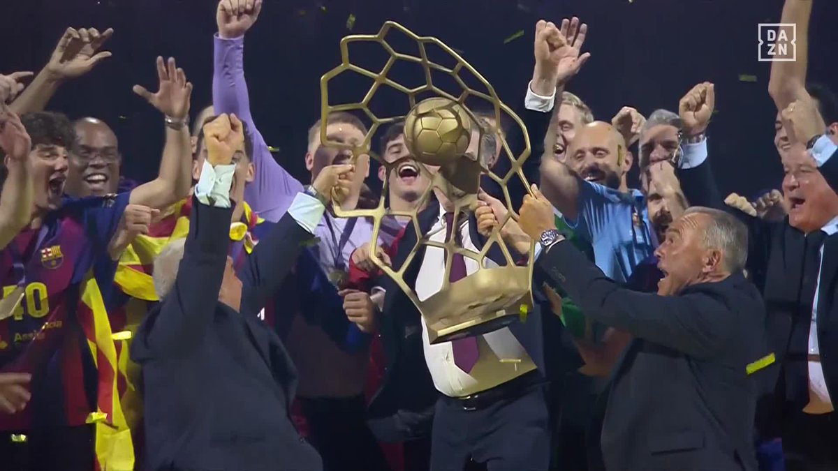 NO PODÍA FALTAR ÉL EN LA GRAN FIESTA DEL BARÇA 🔥 Joan Laporta... levantando la 13ª EHF Champions League del club 🏆 #ehfcl #BalonmanoDAZN 🤾‍♂️