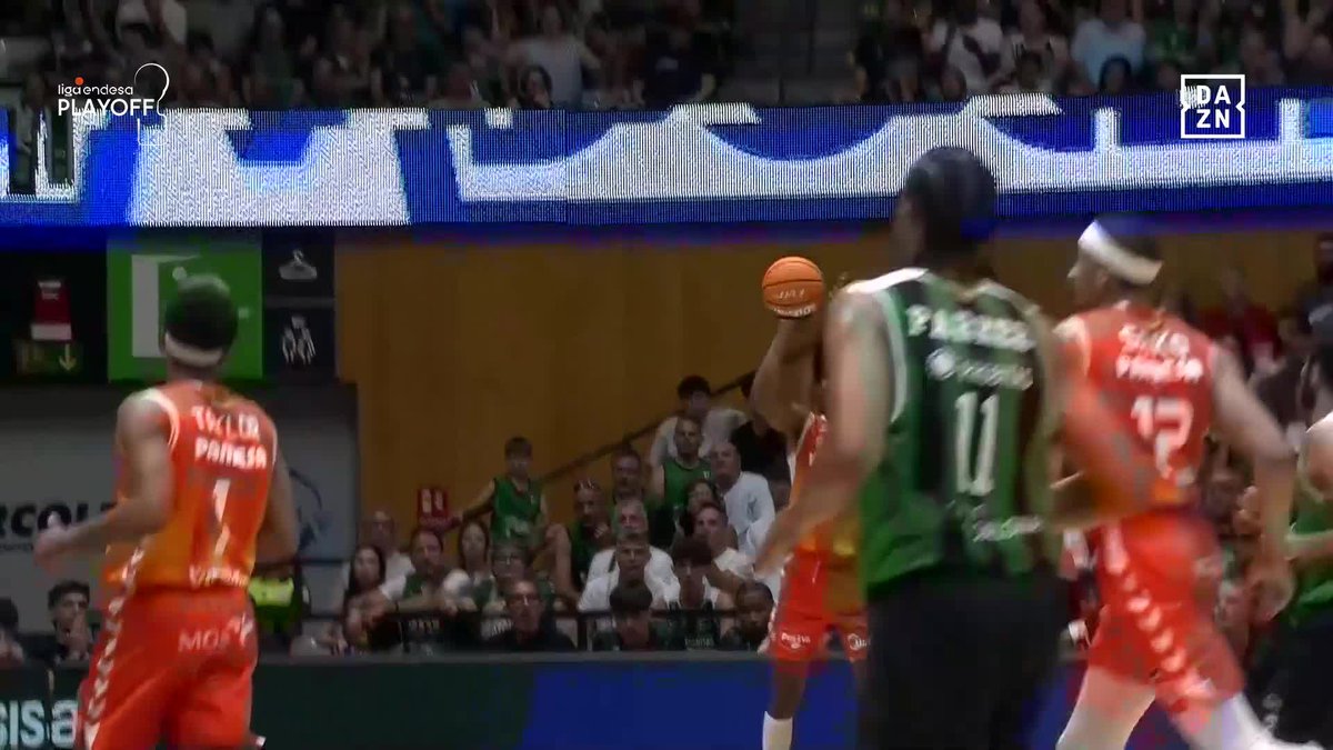 💣 ¿Este tío se acaba de cascar TRES TRIPLES SEGUIDOS sin fallo para empezar el partido? Este tío se acaba de cascar TRES TRIPLES SEGUIDOS sin fallo para empezar el partido, Valencia Basket Club. JEAN CLAUDIO 𝙈𝙊𝙉𝙏𝙀𝙍𝙊 BERROA 🇩🇴 📺 DAZN España | #PlayoffLigaEndesa