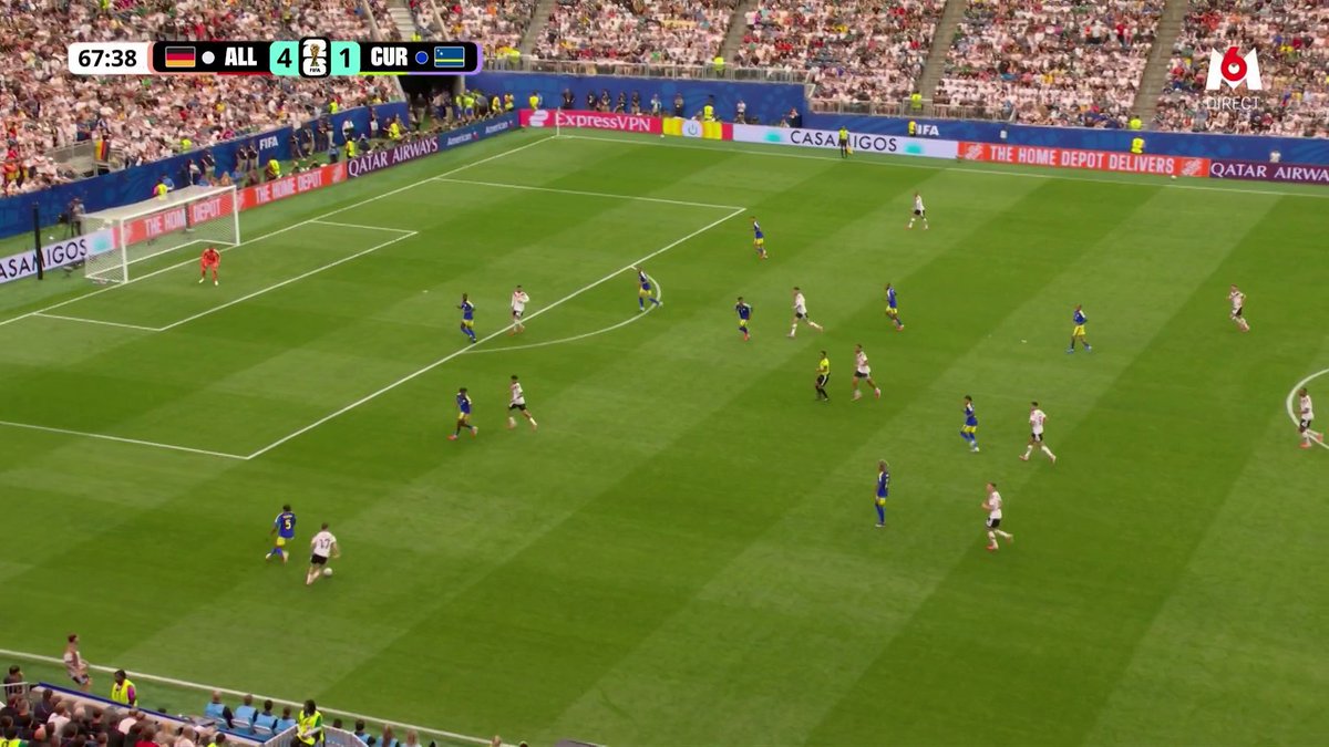 ⚽️ NATHANIEL BROWN 🇩🇪 (22 ANS) PARTICIPE À LA FÊTE POUR LES ALLEMANDS ! 🕺 La fin du match risque d'être longue pour les Curaciens... 🎥 M6 - Coupe du Monde de la FIFA 2026™