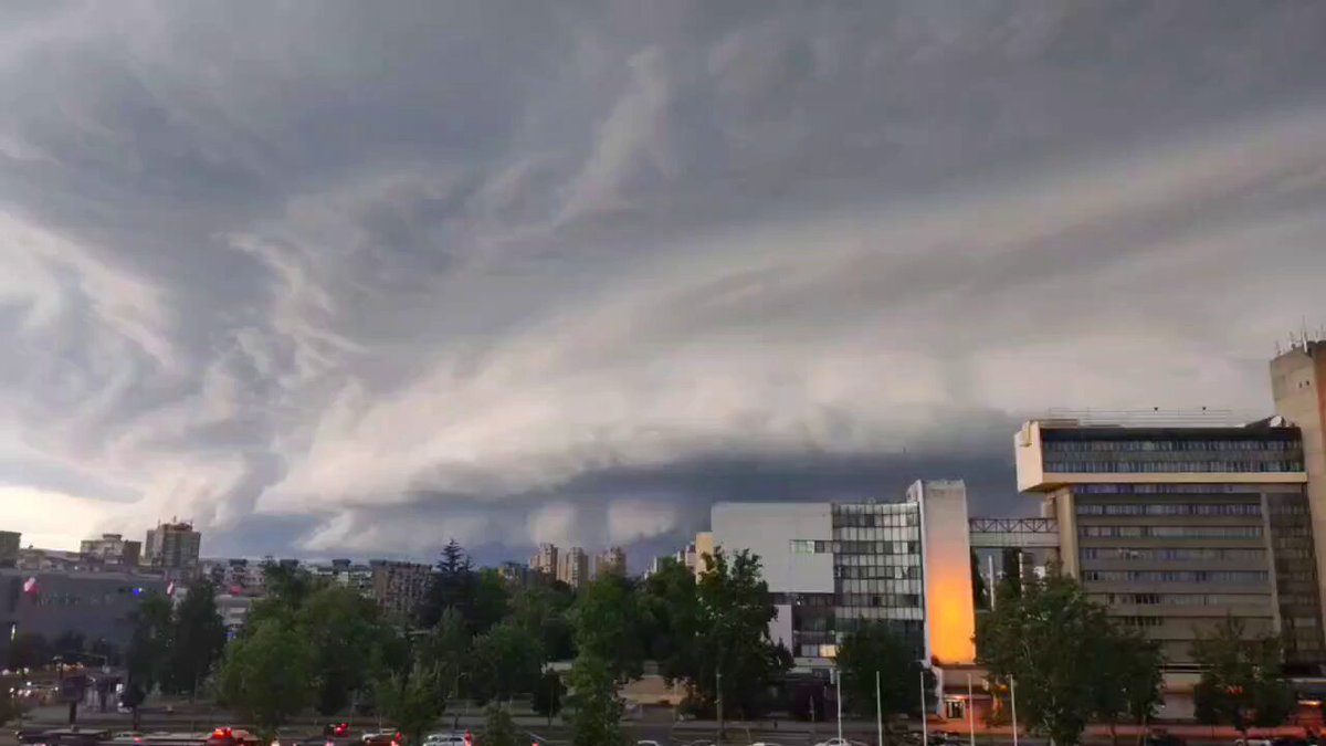 Neverovatna olujna struktura je prešla preko regiona Novog Sada. Oblak je, sasvim izvesno, na osnovu radarskih očitavanja, proizveo ekstremno vreme. Autor: Ivan Fedotov | 14. 6. 2026. Tomas Pucik