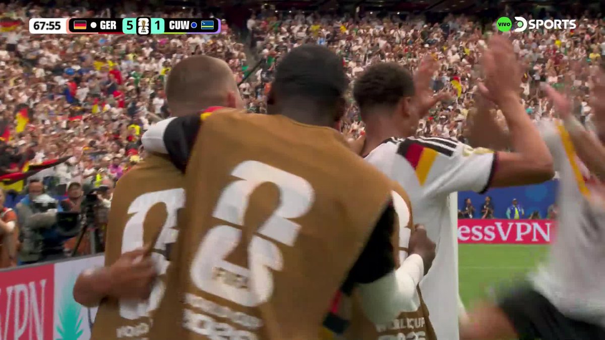 [DEPORTES] Brown la agarró de volea y metió un gran gol para Alemania, que golea 5 a 1 a Curazao.
