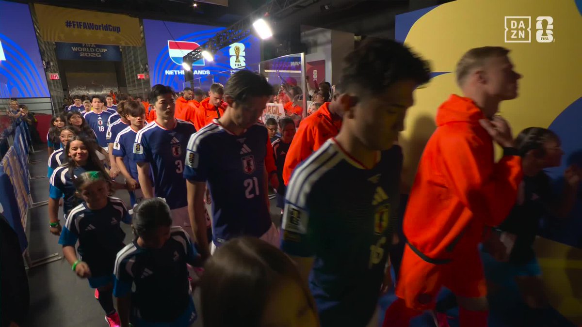 ついに選手がピッチへ🇯🇵 新たな景色をともに見に行こう🤝 🏆️FIFAワールドカップ グループF 🆚オランダ×日本 🆓 DAZN無料ライブ配信中 視聴（登録不要）はこちら👇️ #FIFAワールドカップ #本気で楽しむならDAZN