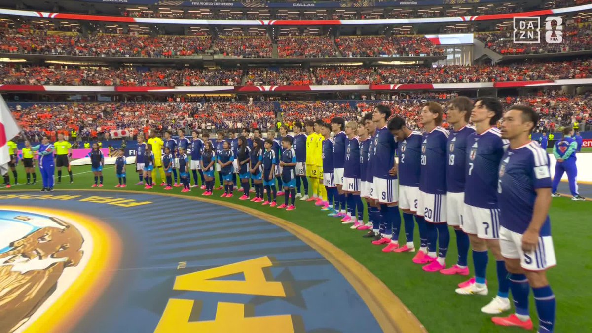 ダラスに響く「君が代」🇯🇵 選手、スタッフ、そしてサポーター 気持ちを一つに いざ勝負へ🔥 🏆️FIFAワールドカップ グループF 🆚オランダ×日本 🆓 DAZN無料ライブ配信中 視聴（登録不要）はこちら👇️ #FIFAワールドカップ #本気で楽しむならDAZN