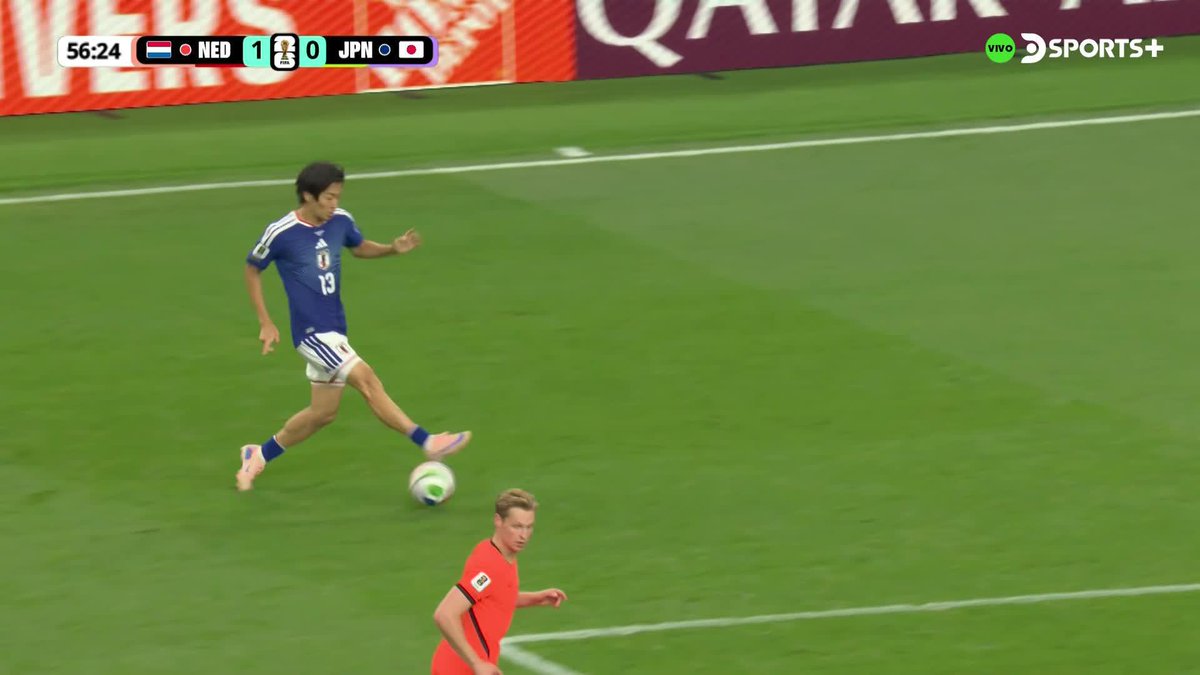 ¡GOLAZO DE JAPÓN PARA EL EMPATE ANTE PAÍSES BAJOS! Keito Nakamura se hizo un espacio en las afueras del área y disparó rasante al palo derecho de Bart Verbruggen para el 1-1.