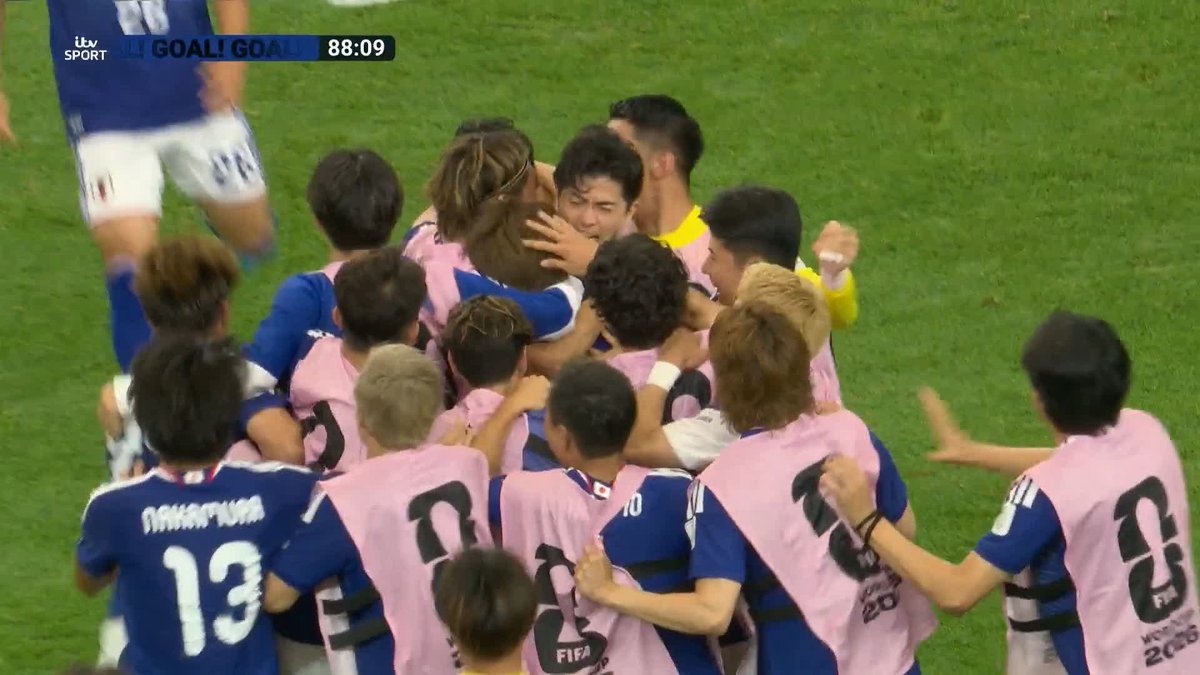 Nothing short of MAYHEM 😱 Substitute Kamada heads home an 88th-minute equaliser against the Dutch