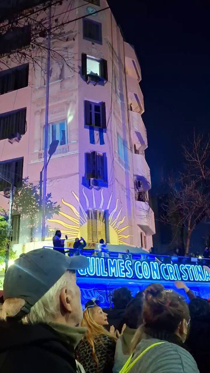 Mayra Mendoza es la más leal de tod@s. Es tan pueblo que hace felices a l@s peronistas y hace llorar a l@s goril@s. Vamos liberar a Cristina y volver a convertirla en Presidenta. Mayra Mendoza será la próxima gobernadora de la Provincia de Buenos Aires. KIRCHNER - KIRCHNER