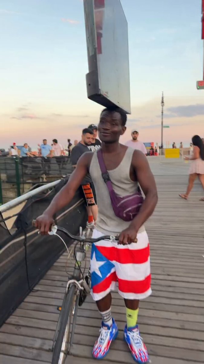 This African man has been doing this for 24 hours straight m in Newyork USA. He has a TV on his head while riding a bicycle all over Newyork 😂✨
