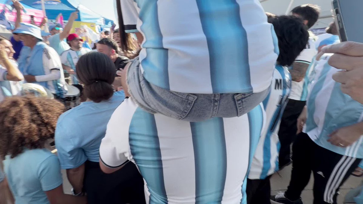 🇦🇷¡LA NUEVA CANCIÓN DE LOS ARGENTINOS!📯 🎵"Por las Malvinas, por 'el Diego', por la última de Leo, Argentina quiero verte bicampeón"🎶 📹 Alonso Cabral