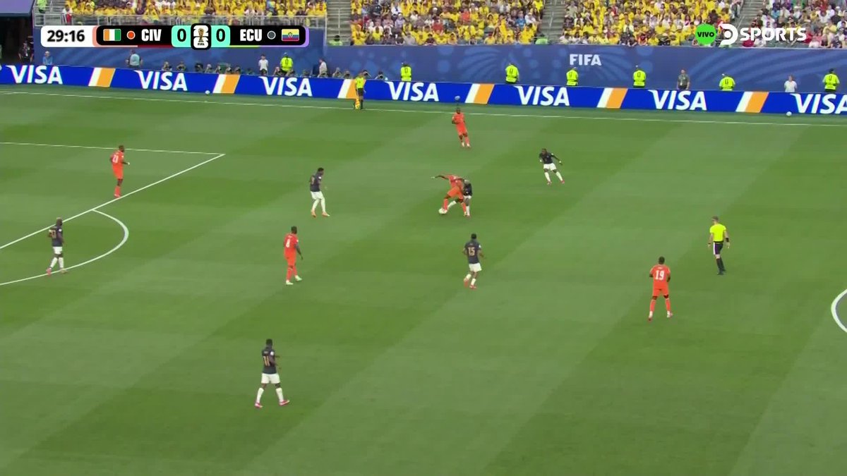 Aquí el remate de Alan Minda 🇪🇨 que se estrelló en el travesaño, una vez más no quiere entrar esa pelota para la tricolor. Todo me recuerda a esa jugada de Plata contra Países Bajos en Qatar 2022.