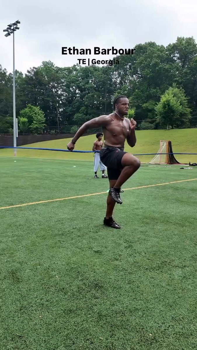 Ethan Barbour moving like this coming off injury is crazy . How will teams be able to game plan for all of Georgias TEs 🔥🔥🔥🔥🔥