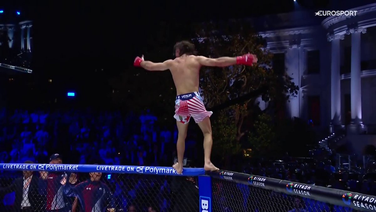 PURO TIROTEO. DIEGO LOPESSSSSS. 💥 El primer KO de la noche. #UFCWhiteHouse #UFCHBOMax