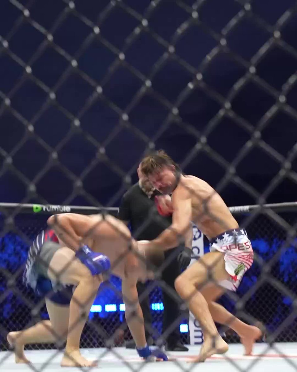 WHAT A START TO THE NIGHT 😳 Diego Lopes 🇧🇷🇲🇽 rose to the occasion and found the RD2 TKO! #UFCWhiteHouse LIVE NOW on Paramount+! [ UFC Freedom 250 Presented by Crypto.com &amp; Ram Trucks ]
