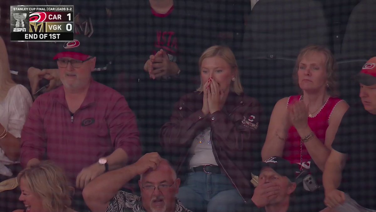 Heart rate check after that first period ending, Carolina Hurricanes fans?! 📈 #StanleyCup It had the Bussi family's elevated! 😅 🇺🇸: ABC 🇨🇦: Sportsnet & TVA Sports