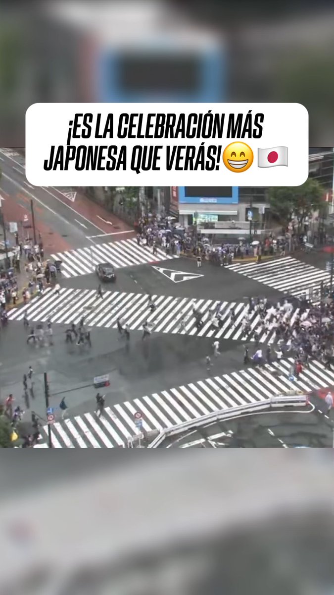 ¡¡JAJA...ES GENIAL ESTA CÁMARA DE SEGURIDAD!!😂🇯🇵 Los aficionados nipones salieron a celebrar el empate ante Países Bajos en el famoso cruce de Shibuya, pero una vez el semáforo se puso en verde, los propios fanáticos se encargaron de desalojar la calle con la indicación de los policías😱 ES JAPÓN EN SU MÁXIMA EXPRESIÓN😆🔥 via j13009ti1