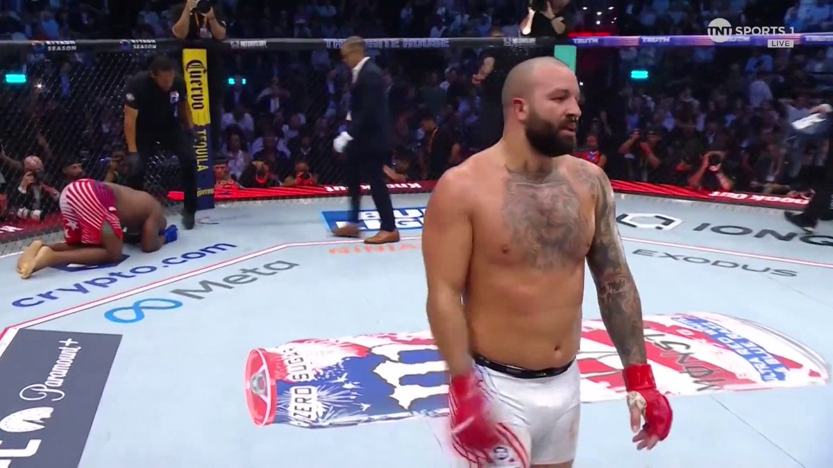 HOKIT KO'S LEWIS! 🙃 #UFCWhiteHouse | Stream TNT Sports on HBO Max